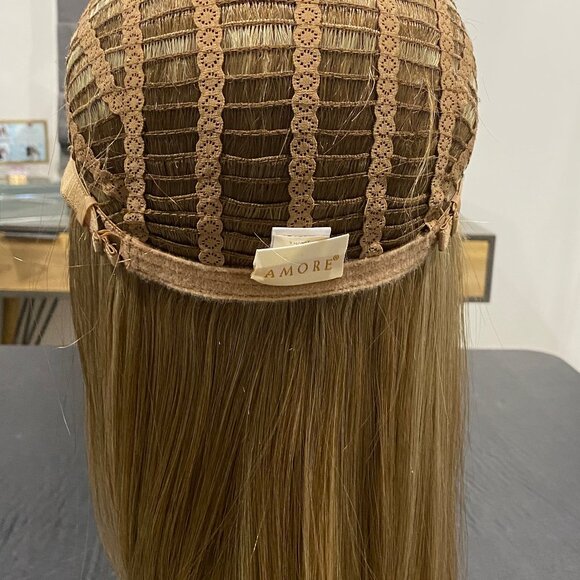 Amore "Stevie” 17.50 inch long Synthetic Wig by Amore / Spring Honey - Picture 7 of 14